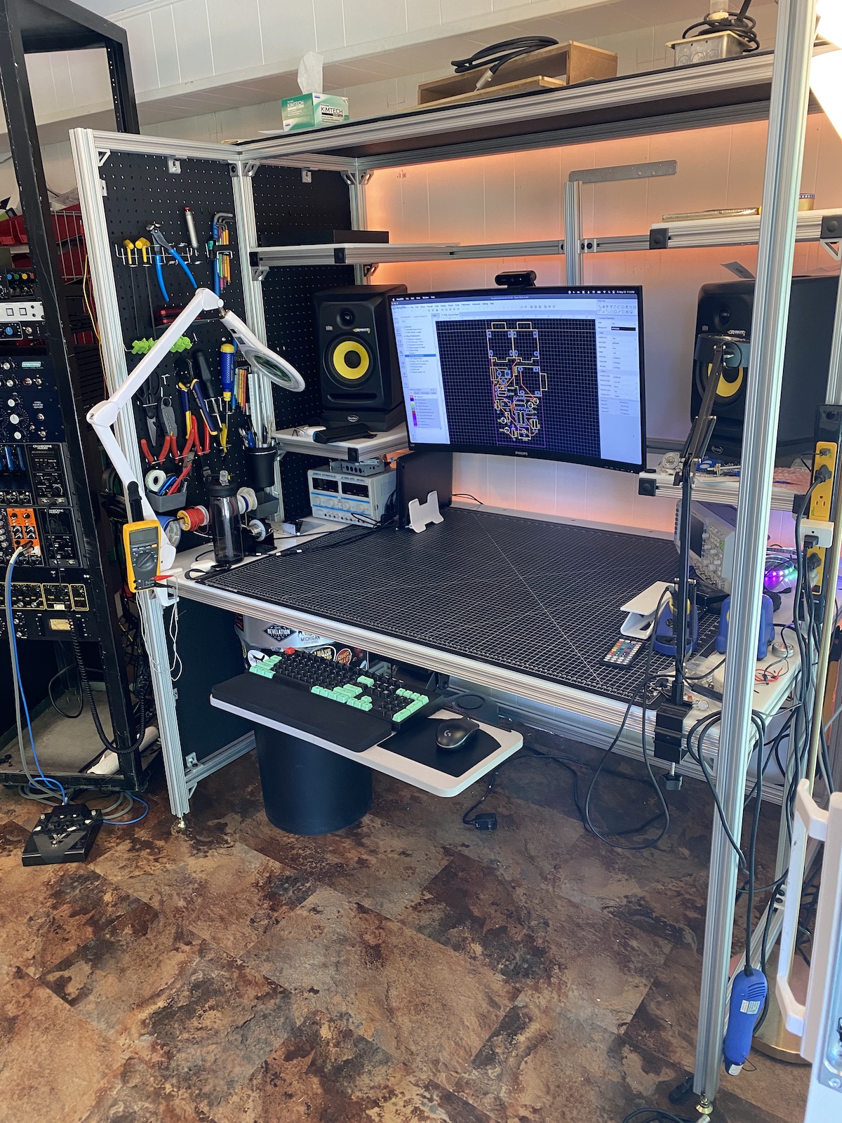 Photo of completed desk.